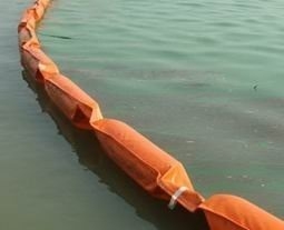 Buen precio Booms flotantes de contención de PVC de 600 mm de altura para el control de derrames de petróleo en línea